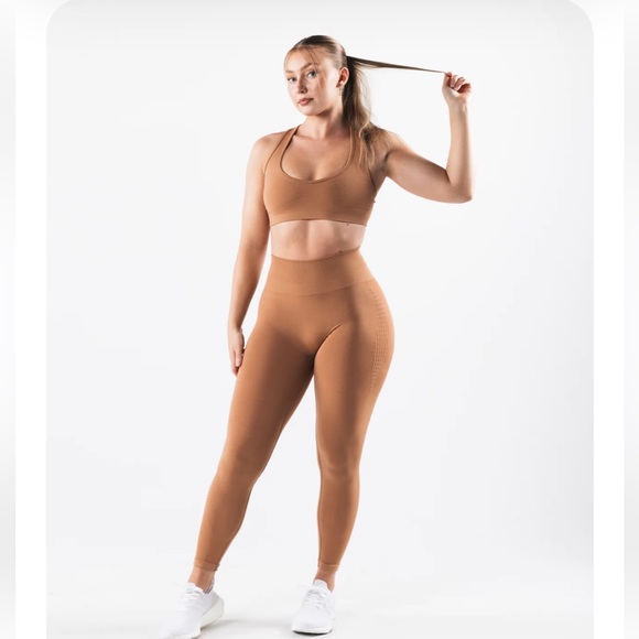 New, AMPLIFY CONTOUR LEGGING - Picture 1 of 9